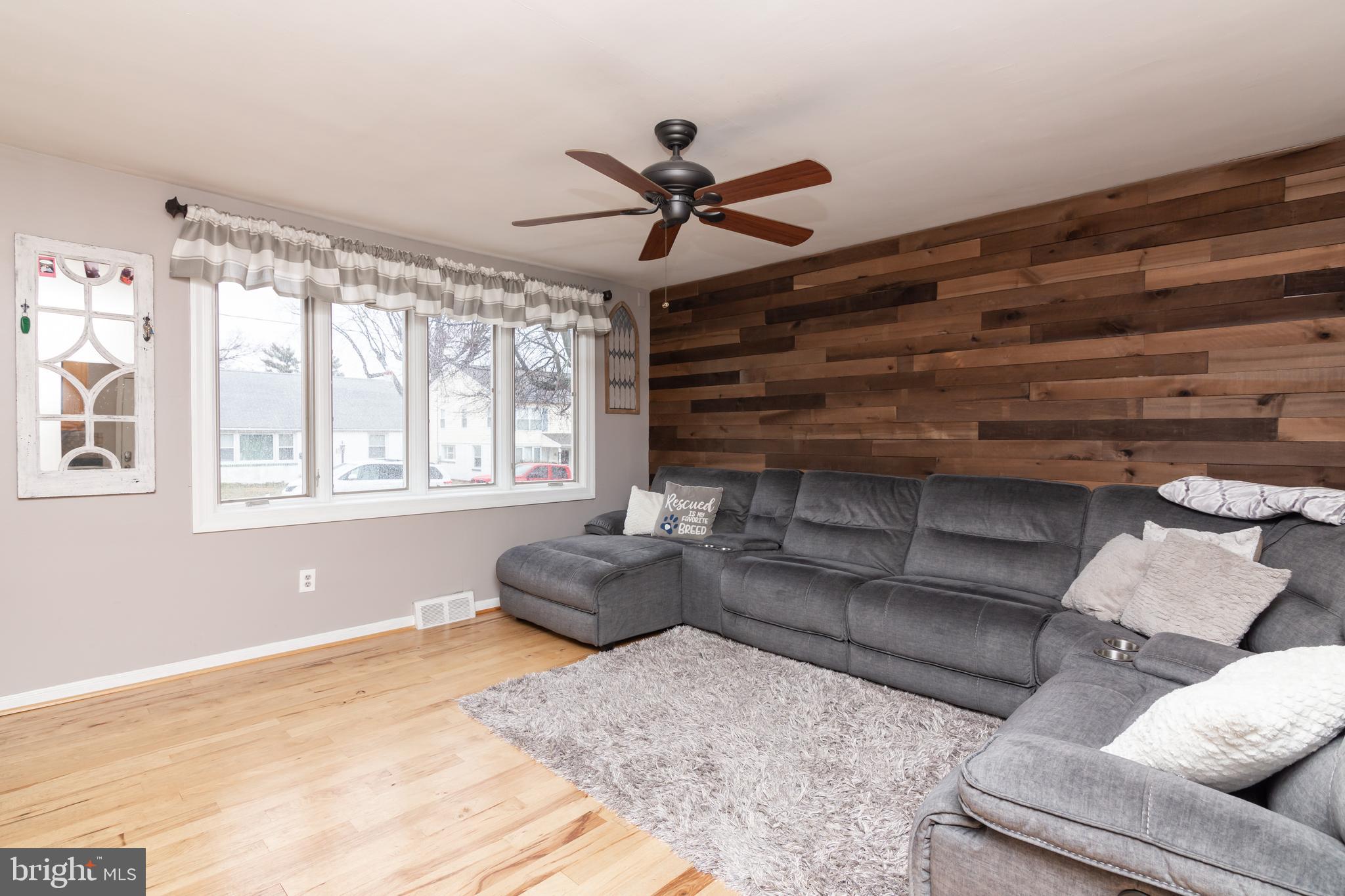 207 Rolling Road Broomall, PA 19008 - Photo 3 of 36