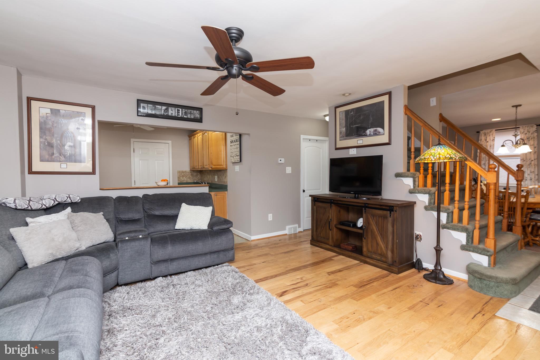 207 Rolling Road Broomall, PA 19008 - Photo 4 of 36