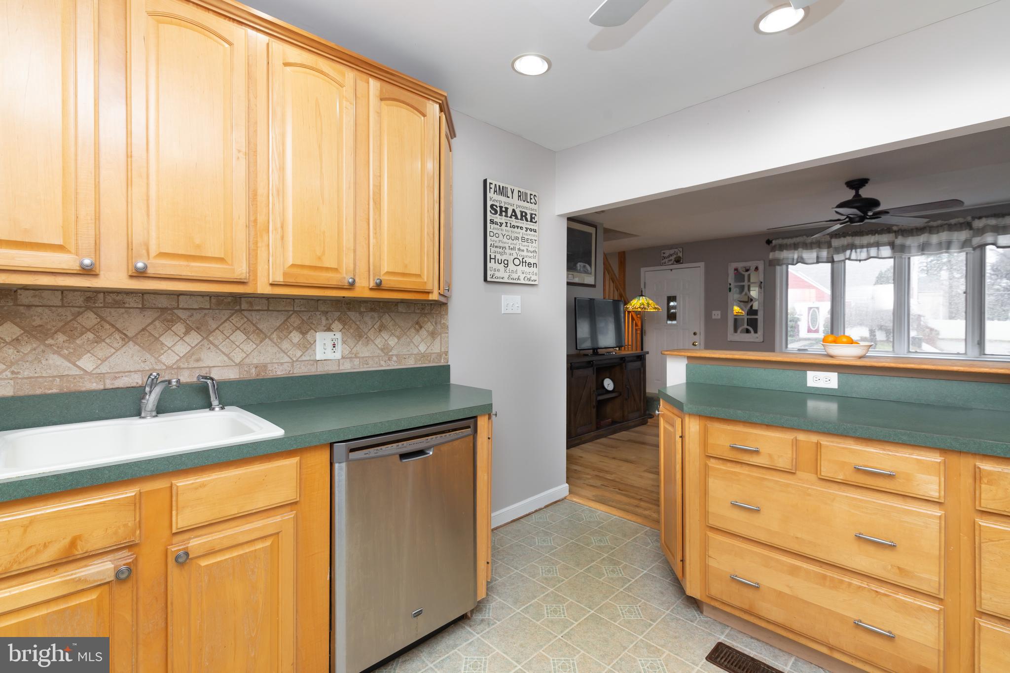 207 Rolling Road Broomall, PA 19008 - Photo 8 of 36