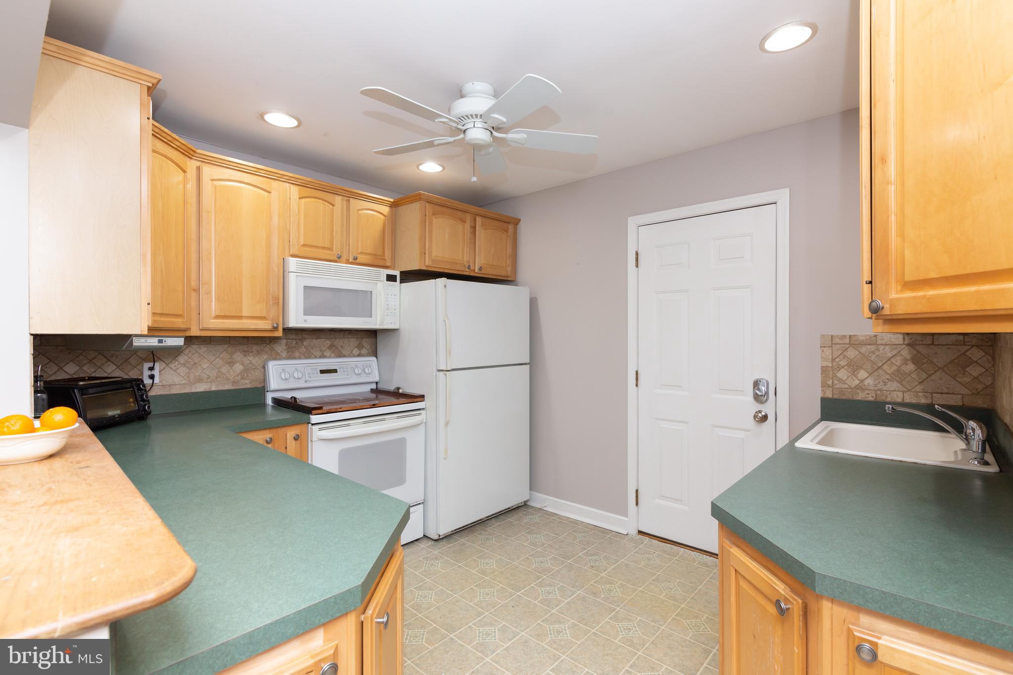 207 Rolling Road Broomall, PA 19008 - Photo 9 of 36