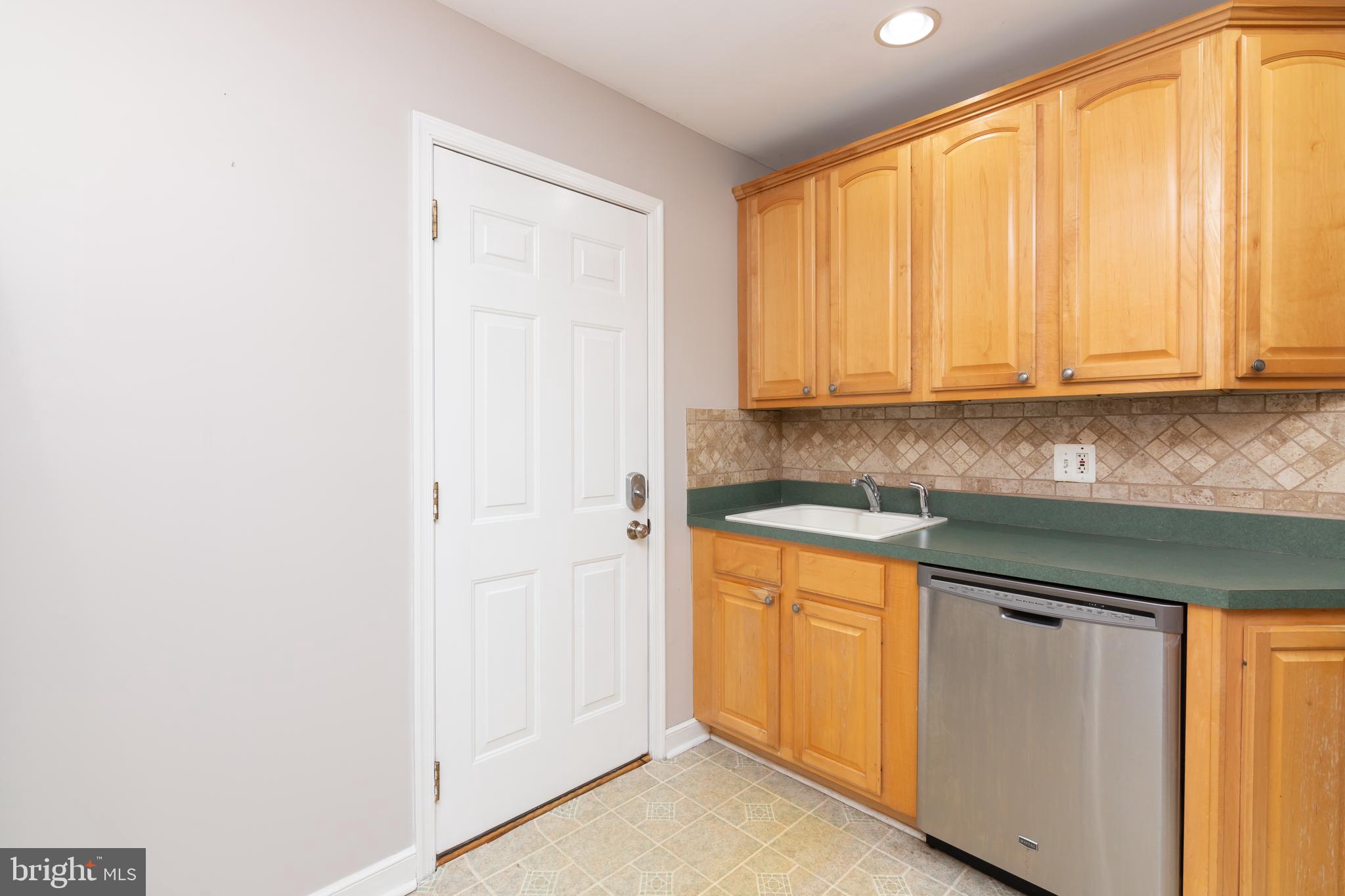207 Rolling Road Broomall, PA 19008 - Photo 10 of 36