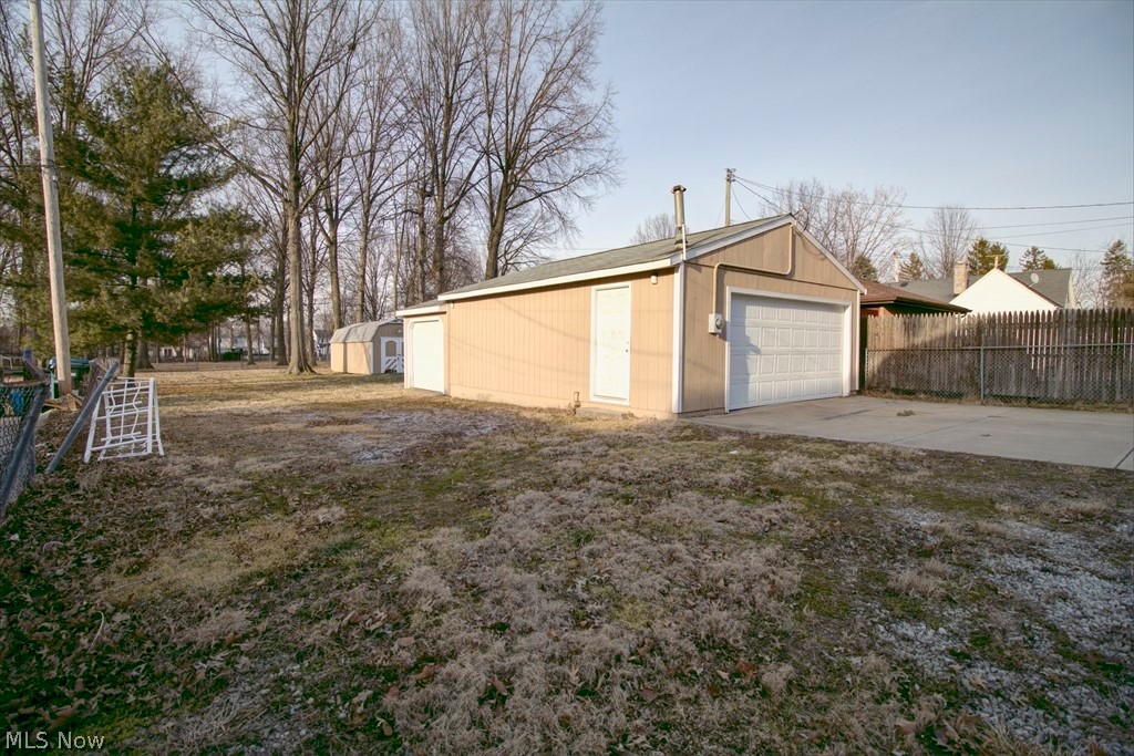 4816 Snow Road Cleveland, OH 44134 - Photo 3 of 31