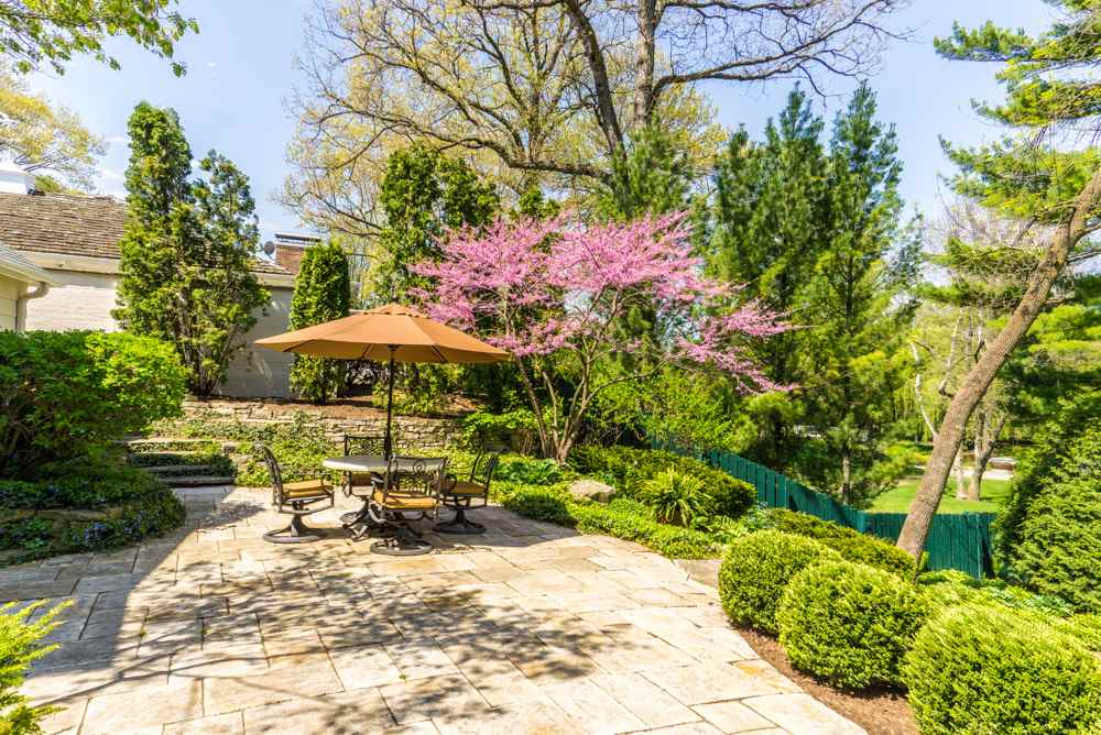 3624 Brookview Road Rockford, IL 61107 - Photo 22 of 25 a backyard of a house with table and chairs under an umbrella