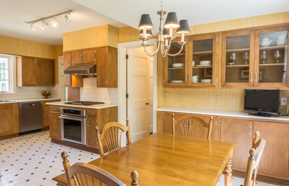3624 Brookview Road Rockford, IL 61107 - Photo 5 of 25 a kitchen with stainless steel appliances a stove a sink and a refrigerator