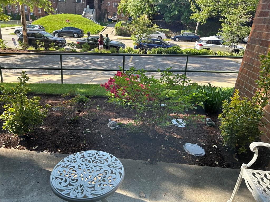 5715 Beacon Street, Unit 107 Pittsburgh, PA 15217 - Photo 50 of 50 a view of a backyard