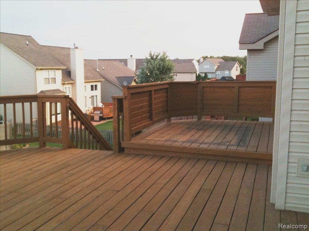 35 Eagle Ridge Road Lake Orion, MI 48360 - Photo 22 of 24 Deck Riser