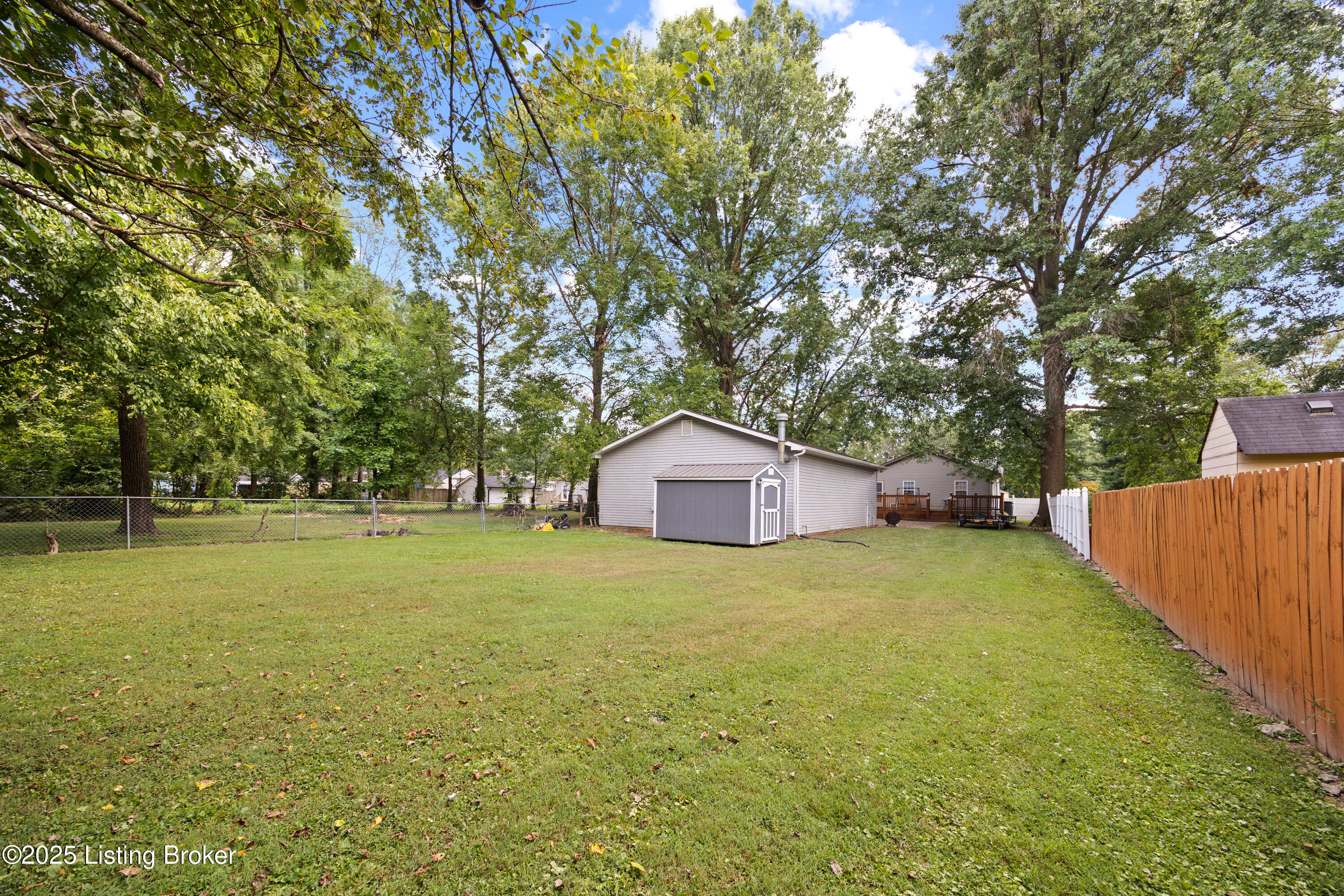 2431 Donna Road Louisville, KY 40216 - Photo 29 of 40 029