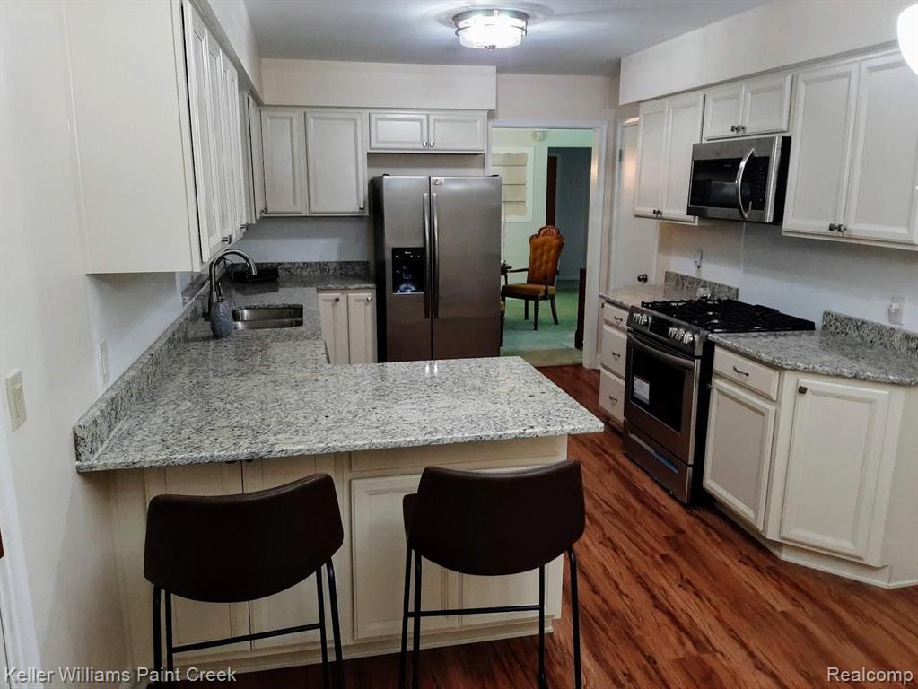 270 Chippewa Road Pontiac, MI 48341 - Photo 6 of 40