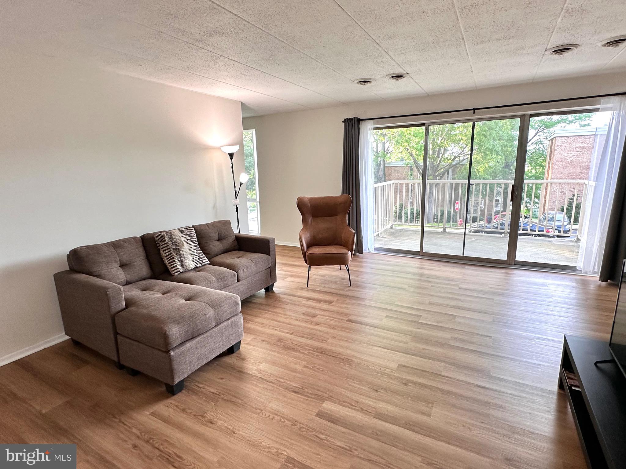 2626 Fort Farnsworth Road, Unit 200 Alexandria, VA 22303 - Photo 3 of 15 Sunny Living Room