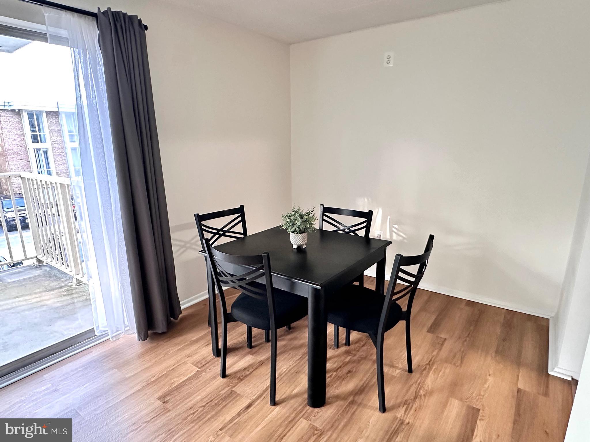 2626 Fort Farnsworth Road, Unit 200 Alexandria, VA 22303 - Photo 4 of 15 Dining Room