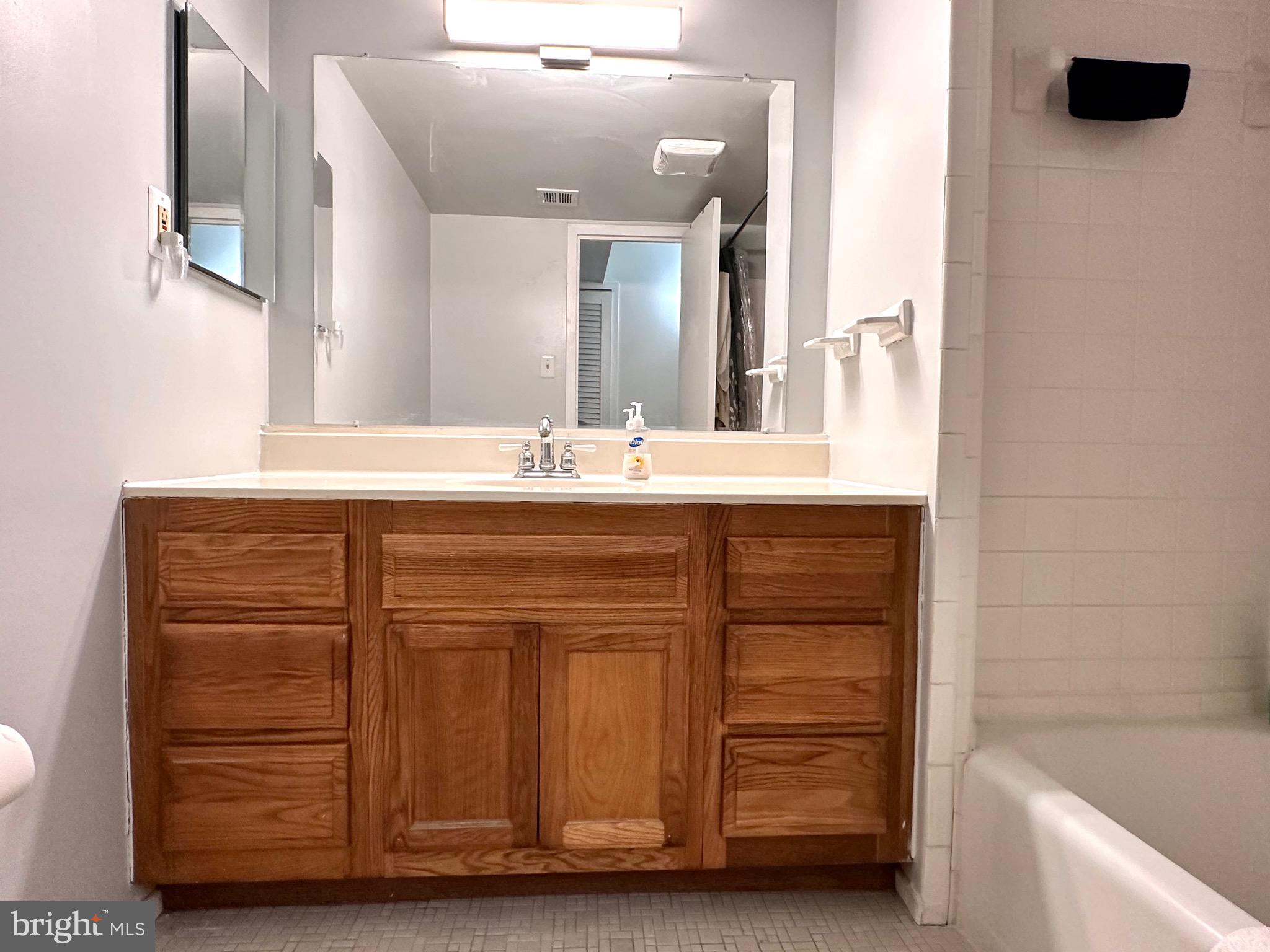 2626 Fort Farnsworth Road, Unit 200 Alexandria, VA 22303 - Photo 9 of 15 Bathroom