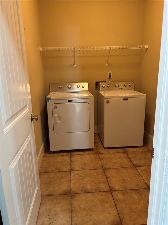7562 Watson Circle Locust Grove, GA 30248 - Photo 38 of 66 a utility room with dryer and washer