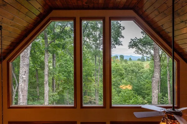 $399,900 | 161 Smokey Hollow Drive, Murphy, NC 28906