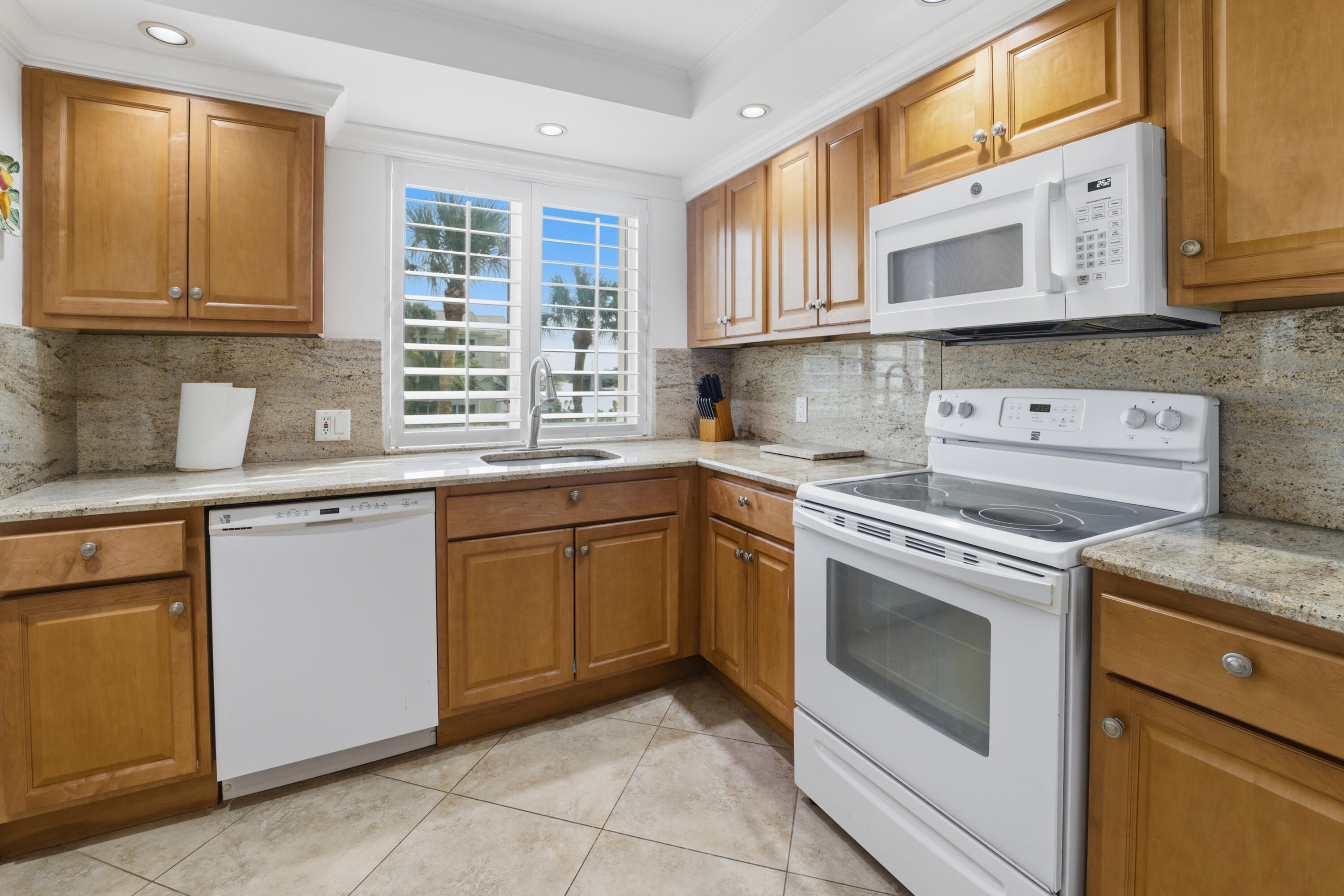 375 South Beach Road, Unit 201 Tequesta, FL 33469 - Photo 5 of 18 IMG_0174