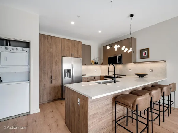 $4,550 | 1257 North Ashland Avenue, Unit 405, Chicago, IL 60622