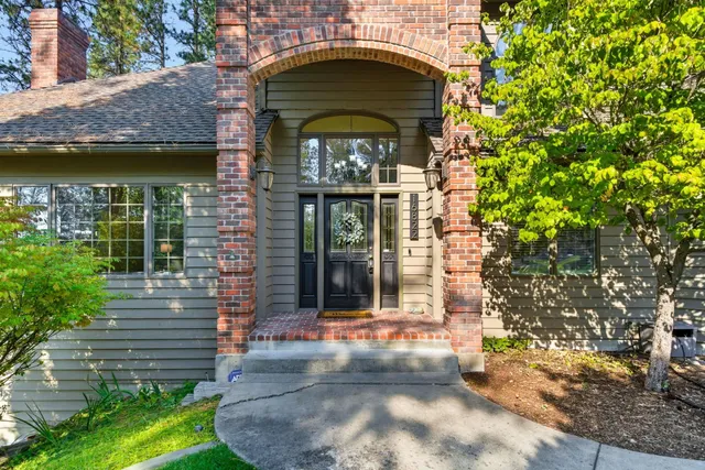 $924,900 | 16822 North Golden Drive, Colbert, WA 99005