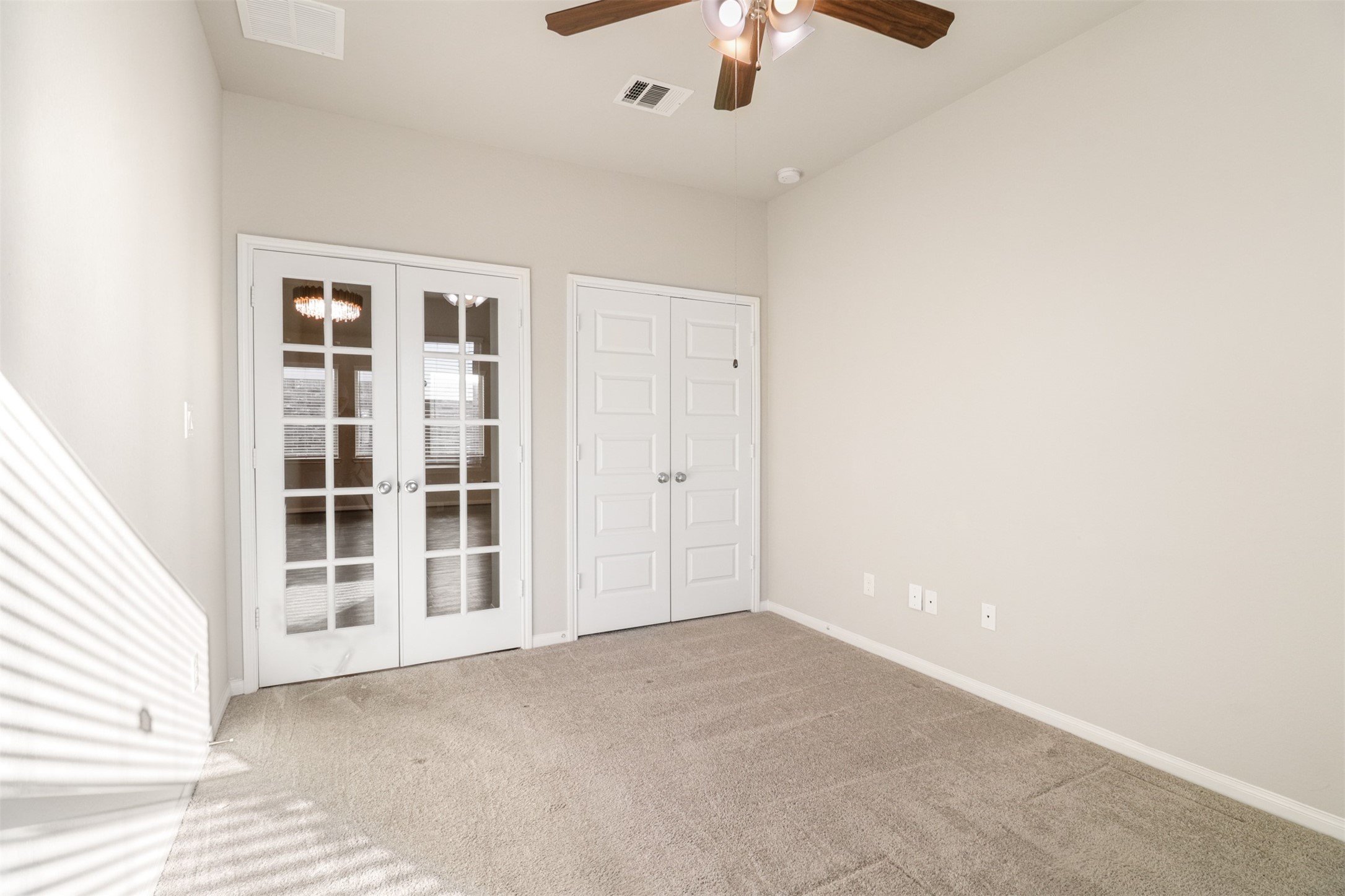 6010 Mapleton Meadow Lane Richmond, TX 77407 - Photo 13 of 34 an empty room with windows and ceiling fan