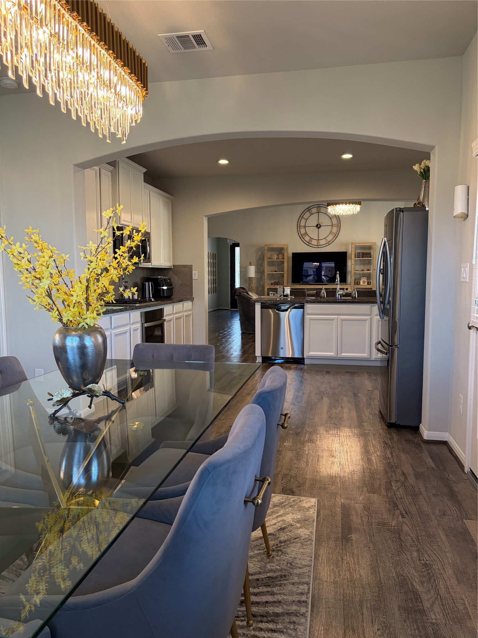 6010 Mapleton Meadow Lane Richmond, TX 77407 - Photo 25 of 34 a view of a living room and kitchen with furniture a chandelier