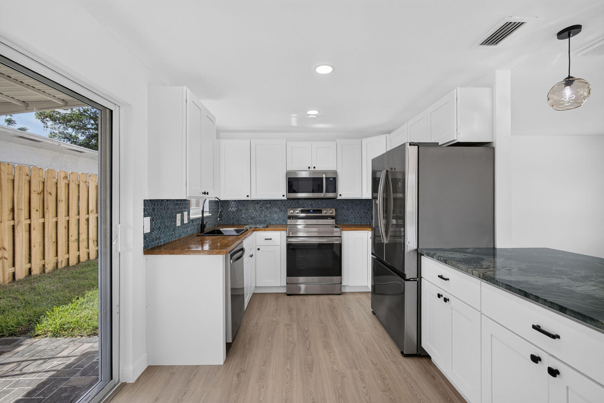 665 West 7th Street Riviera Beach, FL 33404 - Photo 15 of 62 Huge kitchen!