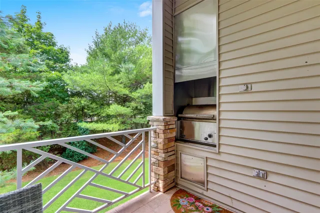 $749,900 | 67 Carriage Lane, Plainview, NY 11803