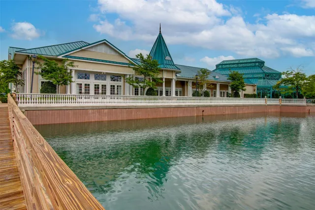 $749,900 | 67 Carriage Lane, Plainview, NY 11803