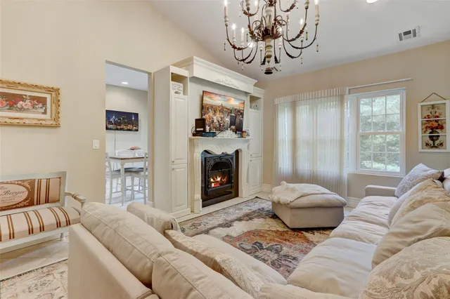 $749,900 | 67 Carriage Lane, Plainview, NY 11803