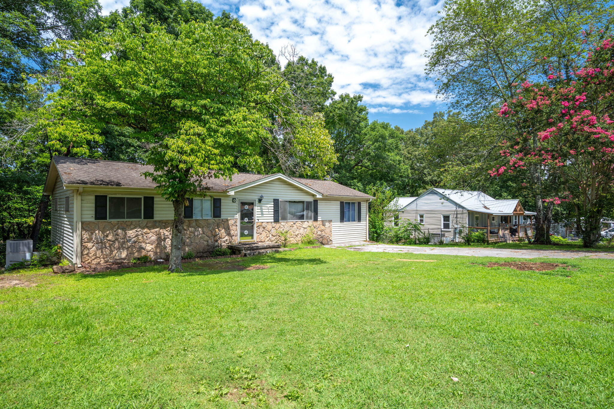 7635 Austin Drive Chattanooga, TN 37416 - Photo 3 of 24 3-web-or-mls-DSC_7555