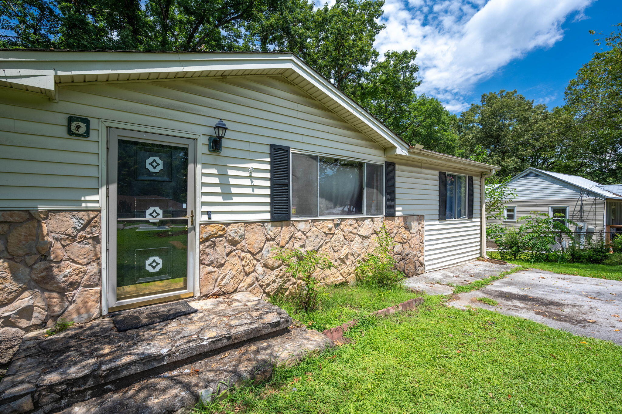 7635 Austin Drive Chattanooga, TN 37416 - Photo 4 of 24 4-web-or-mls-DSC_7556