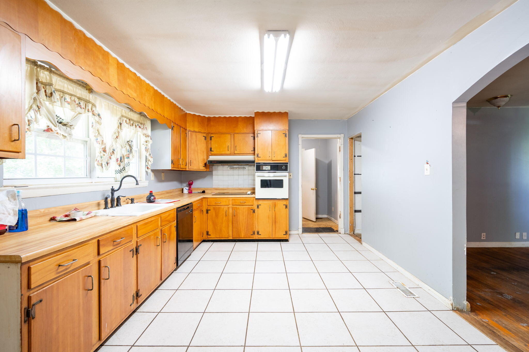 7635 Austin Drive Chattanooga, TN 37416 - Photo 8 of 24 17-web-or-mls-DSC_7596