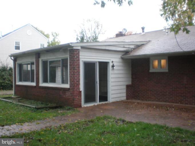 Exterior (Rear)