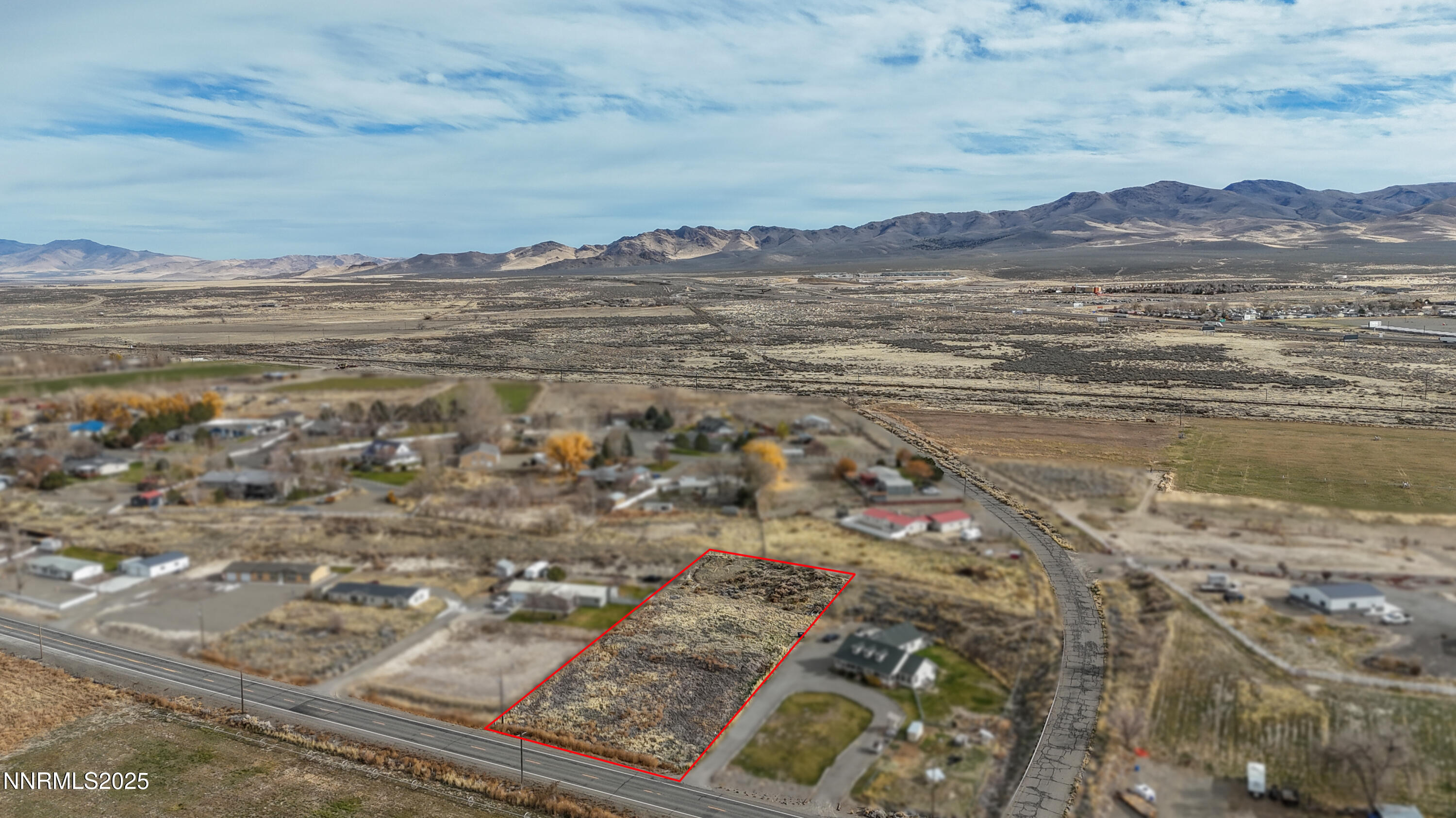 4290 East 2nd Street Winnemucca, NV 89445 - Photo 7 of 7 a view of an ocean and a mountain