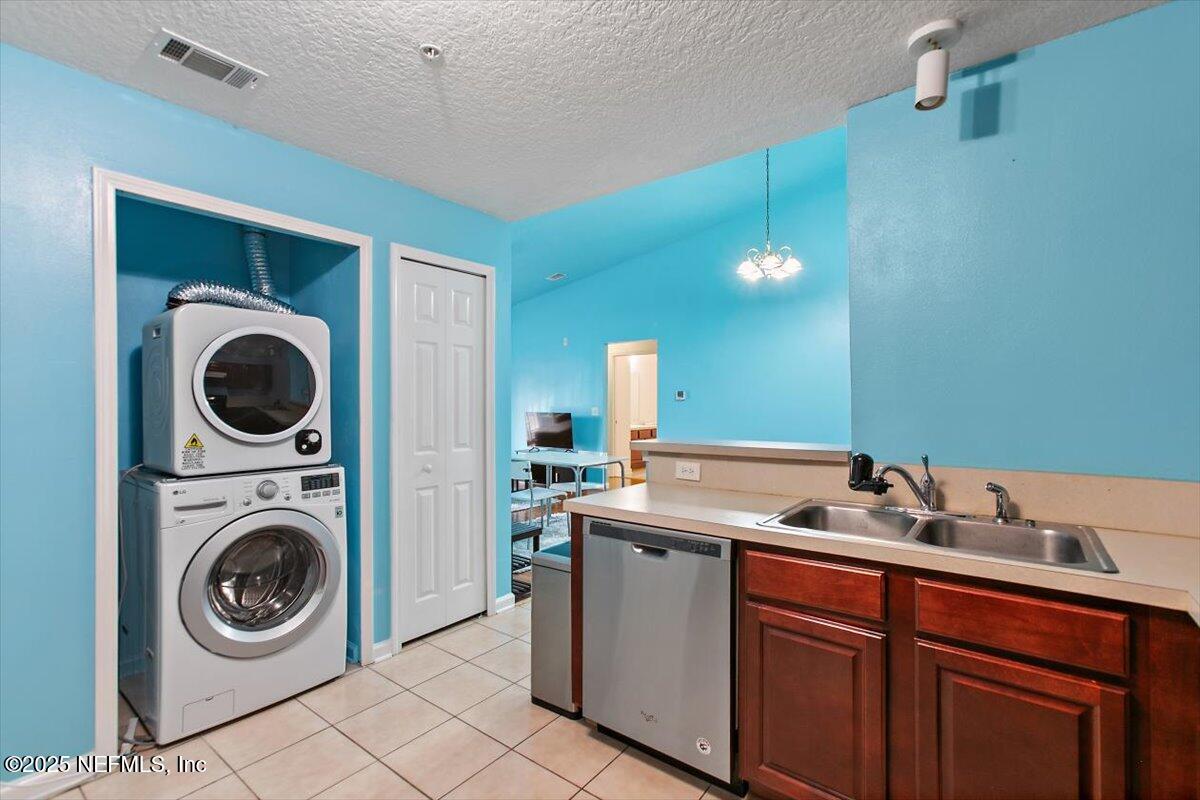 7920 Merrill Road, Unit 915 Jacksonville, FL 32277 - Photo 3 of 13 03-Kitchen