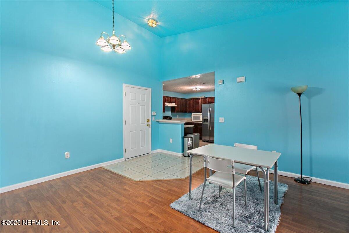 7920 Merrill Road, Unit 915 Jacksonville, FL 32277 - Photo 6 of 13 06-Dining Area