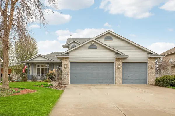 $575,000 | 2014 Blue Jay Street, Shakopee, MN 55379