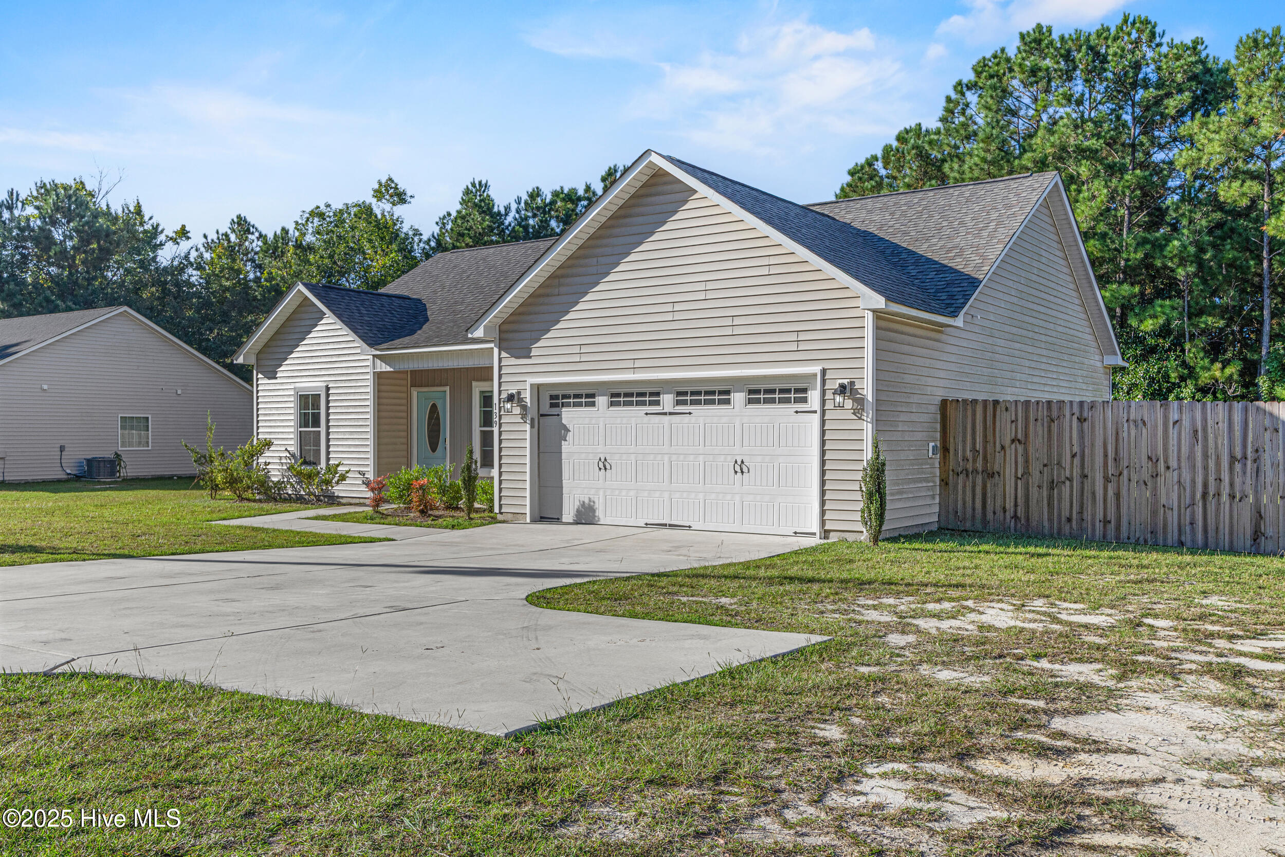 139 Queens Haven Road Hubert, NC 28539 - Photo 2 of 42 4_front exterior