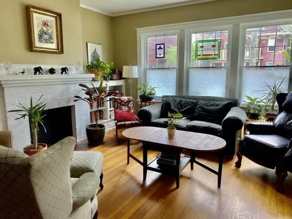 $2,850 | 389 Lloyd Avenue, Unit 1, Providence, RI 02906