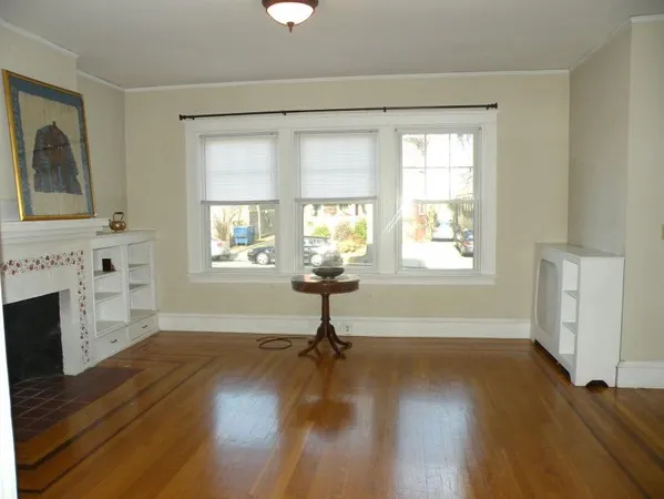 $2,850 | 389 Lloyd Avenue, Unit 1, Providence, RI 02906