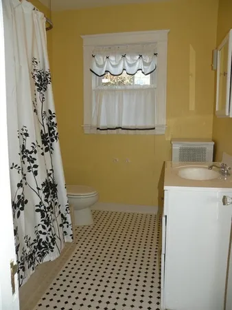 $2,850 | 389 Lloyd Avenue, Unit 1, Providence, RI 02906