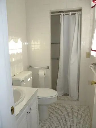 $2,850 | 389 Lloyd Avenue, Unit 1, Providence, RI 02906