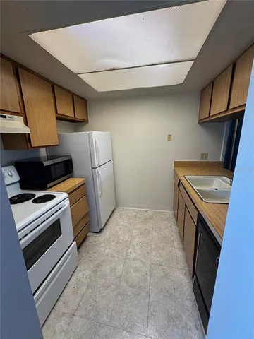 $130,000 | 4508 South Oak Drive, Unit T22, Tampa, FL 33611