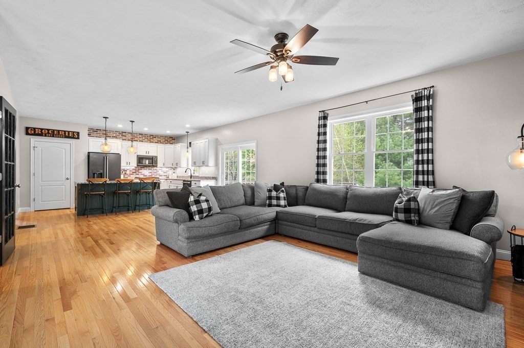 5 Hunters Court Sutton, MA 01590 - Photo 6 of 40 Gallery Image 6