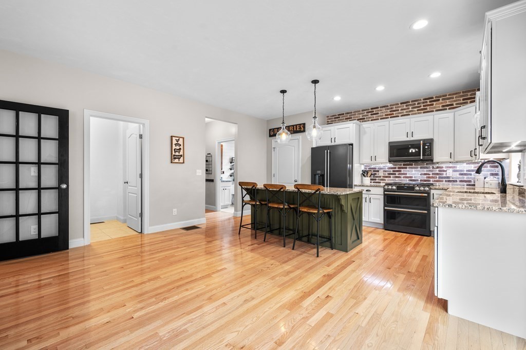 5 Hunters Court Sutton, MA 01590 - Photo 8 of 40 Gallery Image 8