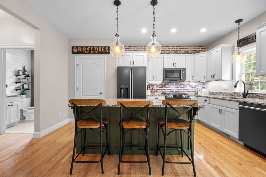 5 Hunters Court Sutton, MA 01590 - Photo 9 of 40 Gallery Image 9