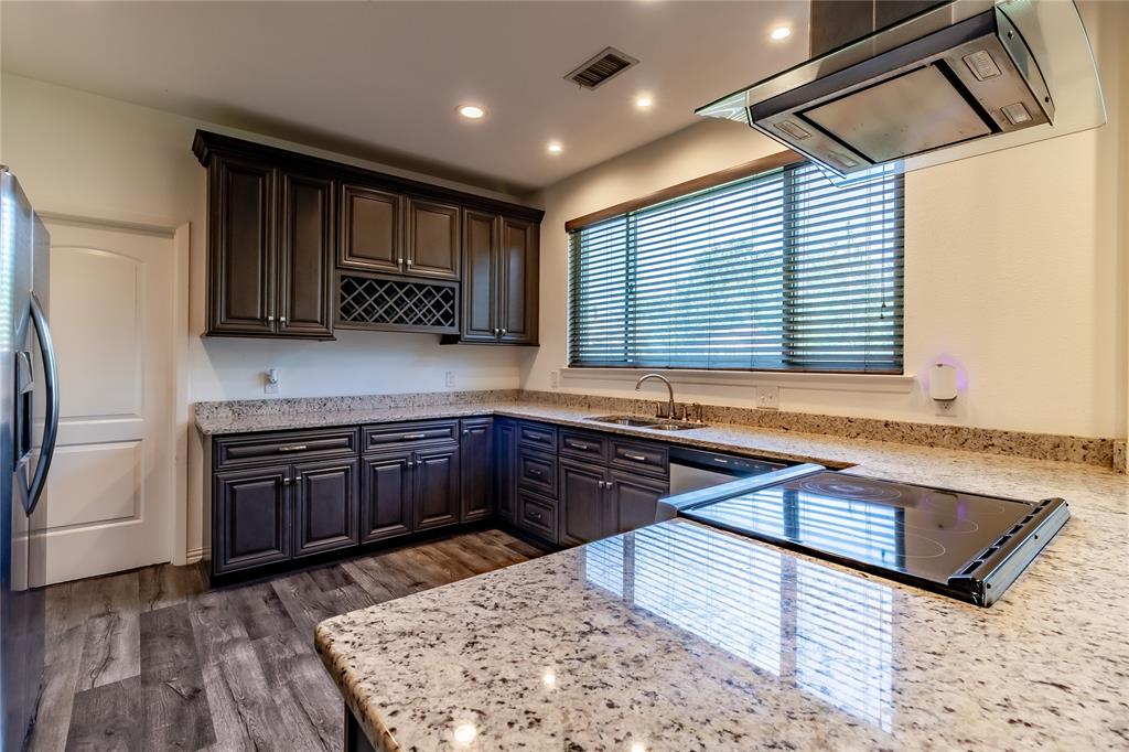 406 Timberside Terrell, TX 75161 - Photo 4 of 26 Gallery Image 4