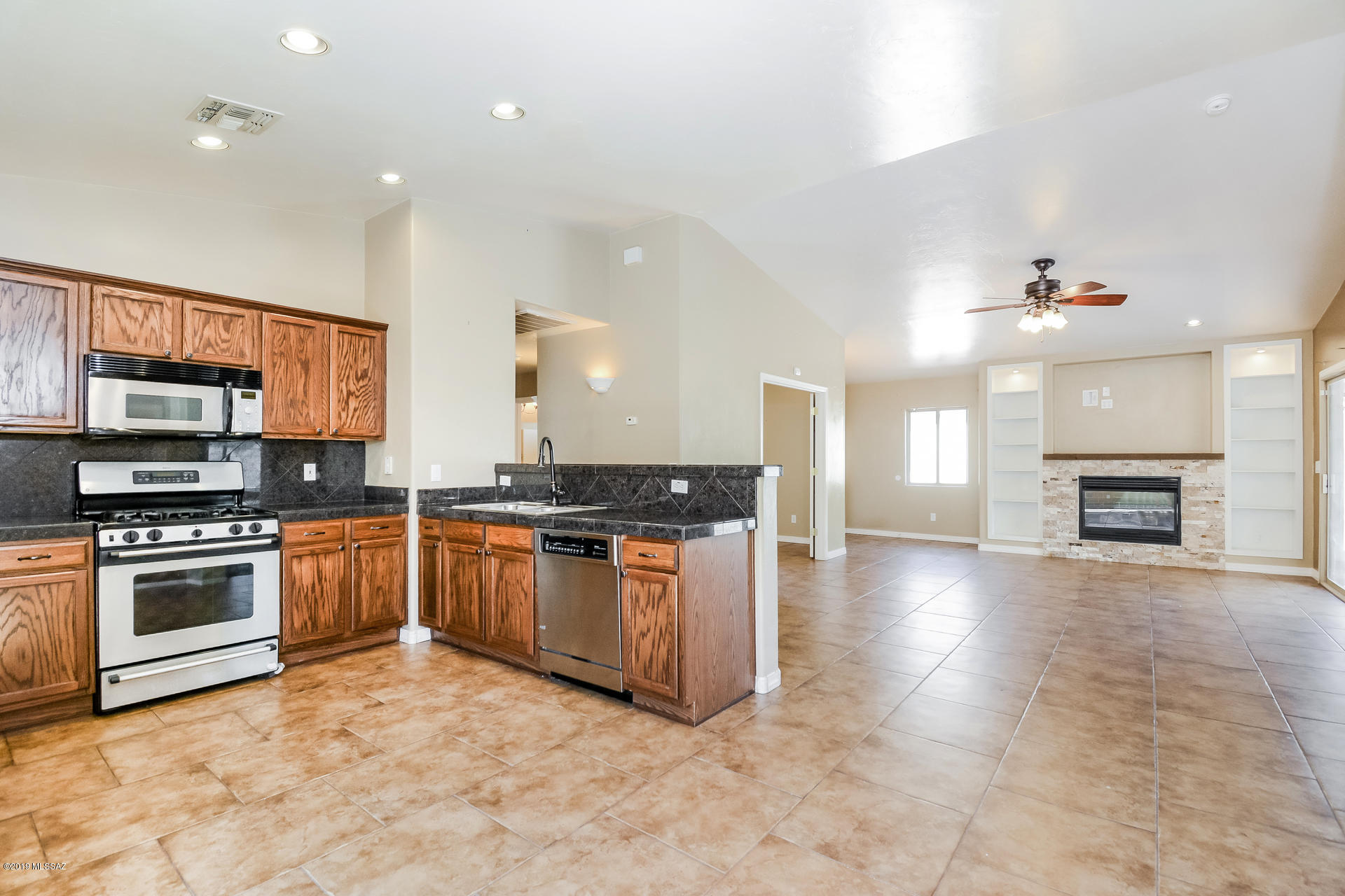 8353 South Bainbridge Road Tucson, AZ 85747 - Photo 2 of 24
