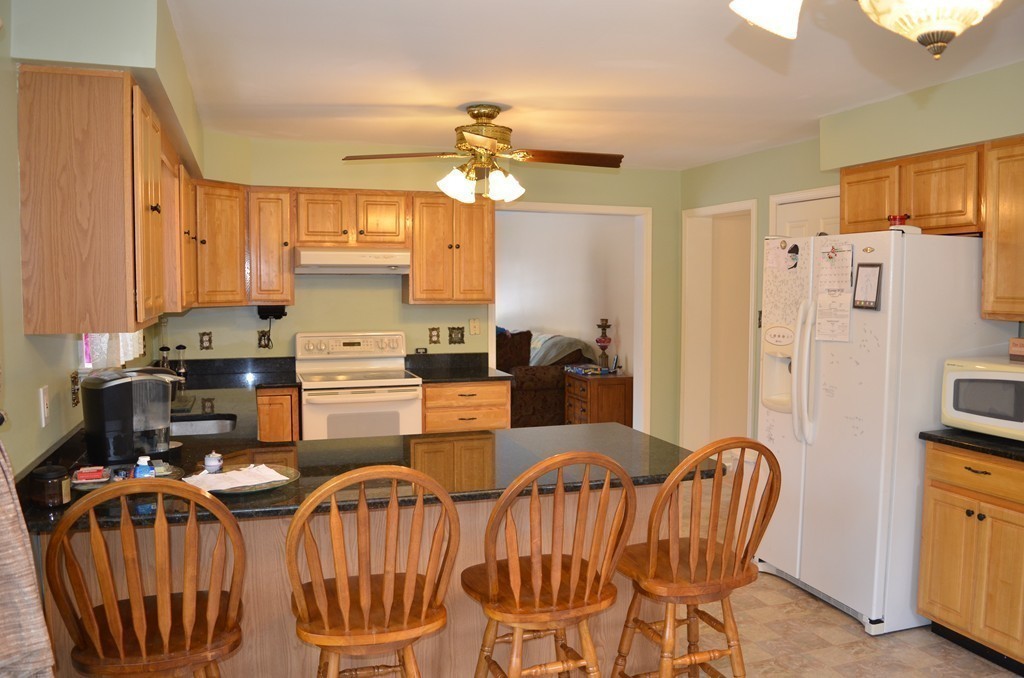 88 Shea Road West Brookfield, MA 01585 - Photo 2 of 21