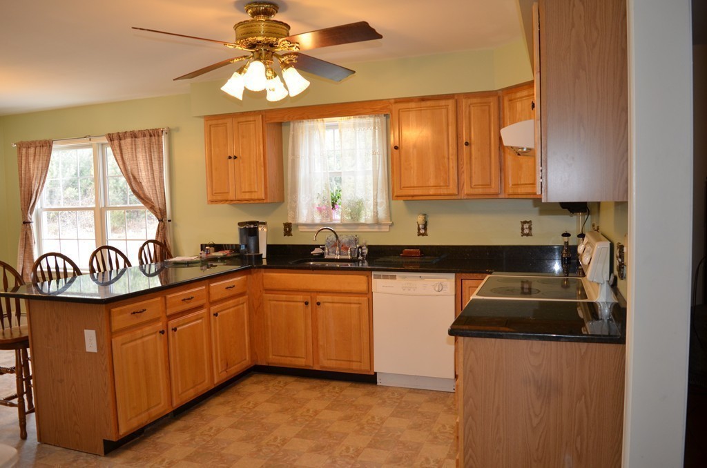 88 Shea Road West Brookfield, MA 01585 - Photo 4 of 21