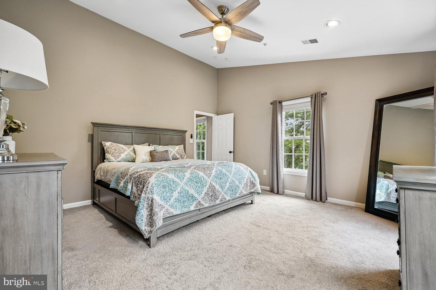 211 Ridgepoint Place Gaithersburg, MD 20878 - Photo 16 of 61 Luxury primary suite