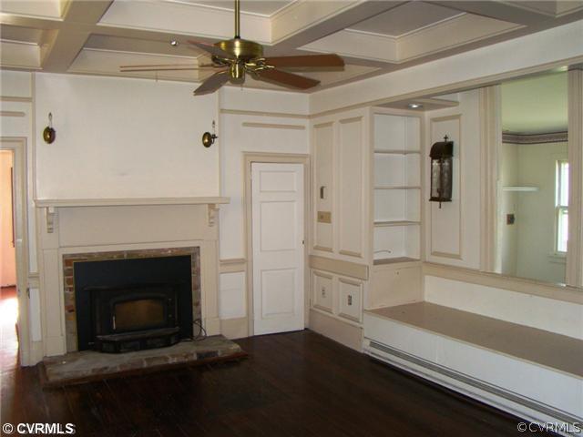 11461 Heritage Farm Road Saluda, VA 23149 - Photo 4 of 12 Living Room