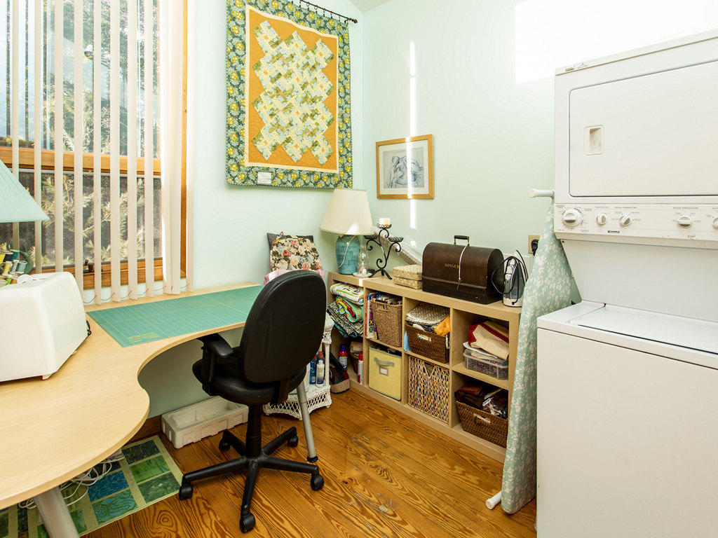 10 Capitol Island Road Southport, ME 04576 - Photo 27 of 33 Adjoining Office with Laundry